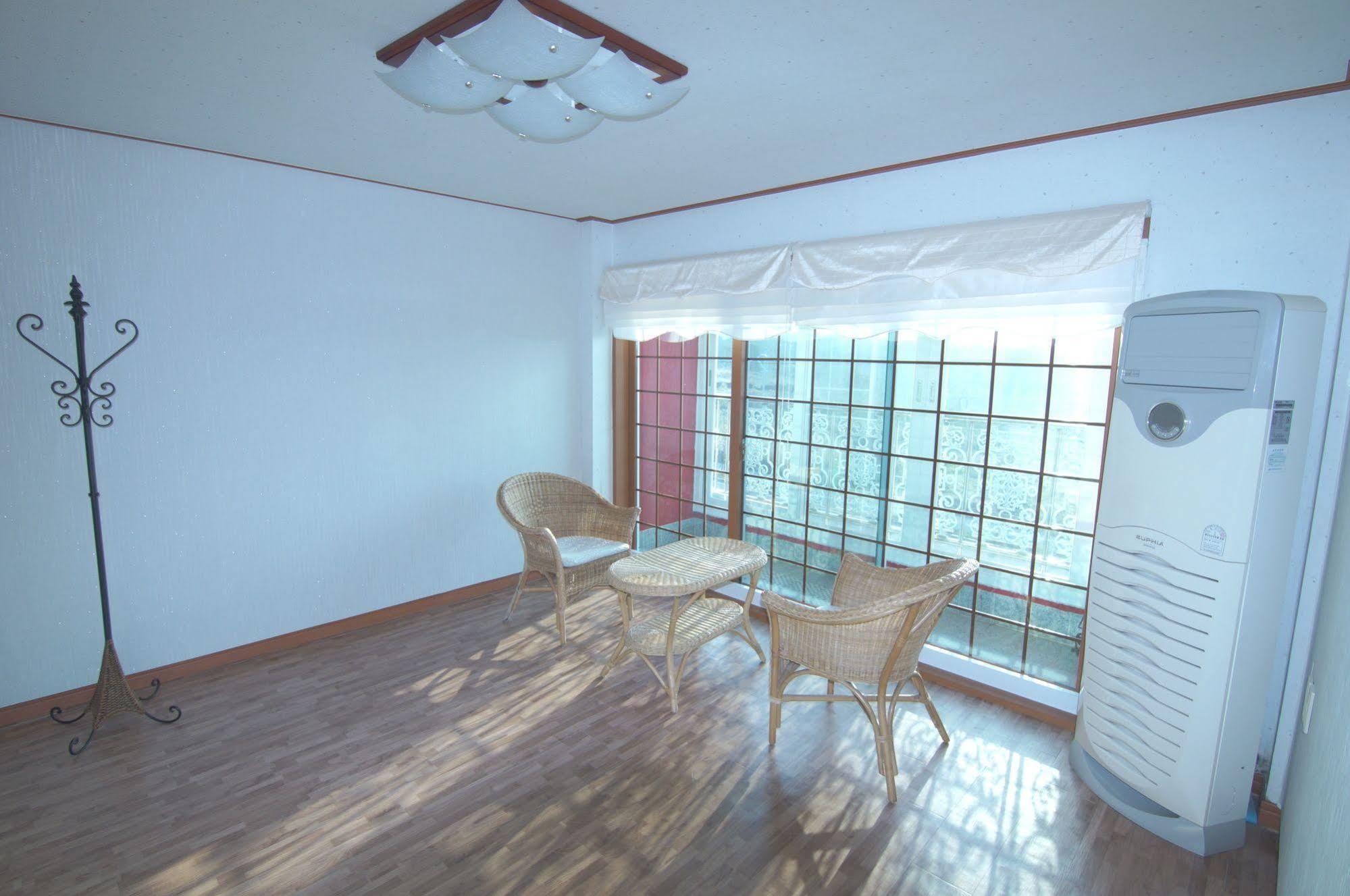 Yerae Pension Seogwipo Exterior photo