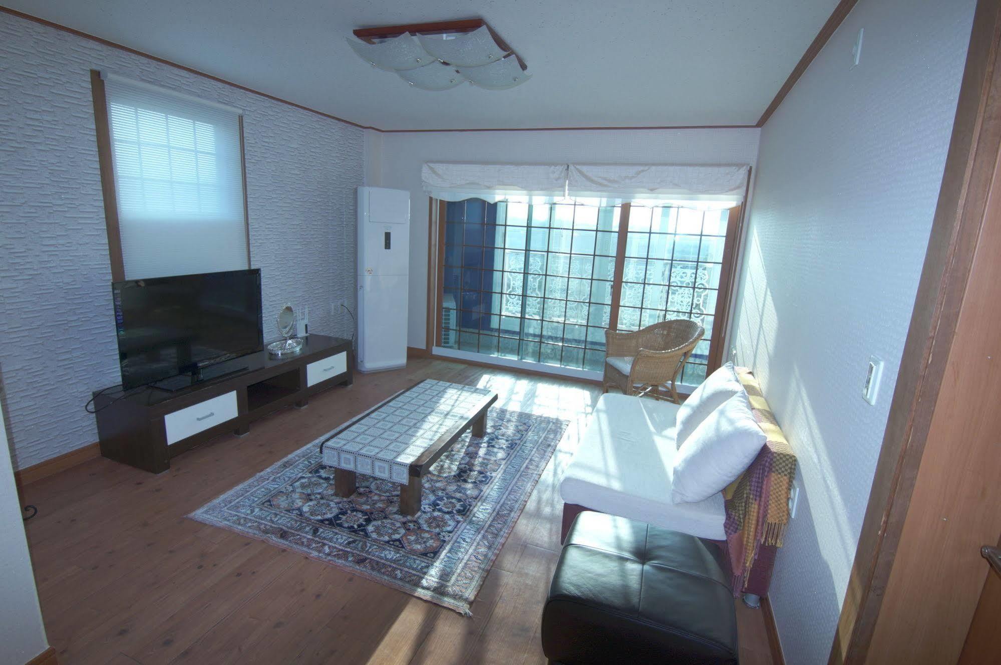 Yerae Pension Seogwipo Exterior photo